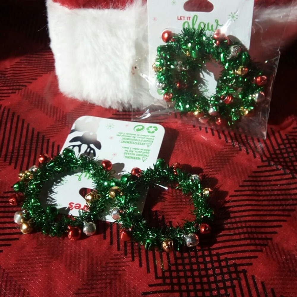 Xmas wreath ear rings